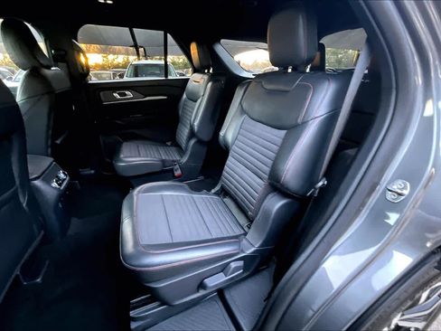 Used 2025 Ford Explorer ST-Line image 19