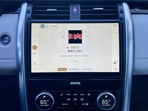 Certified 2024 Land Rover Discovery S image 29