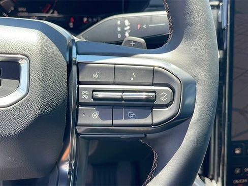 New 2025 GMC Acadia AT4 w/ Luxury Package image 24