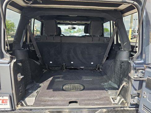 Used 2016 Jeep Wrangler Unlimited Rubicon w/ Connectivity Group image 27