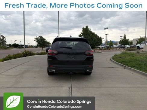 Used 2025 Honda Pilot Black Edition image 6