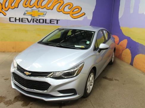 Used 2018 Chevrolet Cruze LT FWD image 4