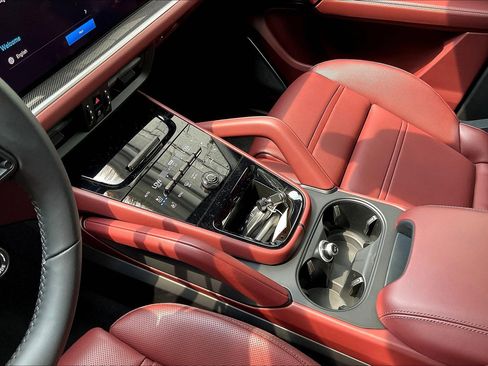 New 2025 Porsche Cayenne Turbo image 10