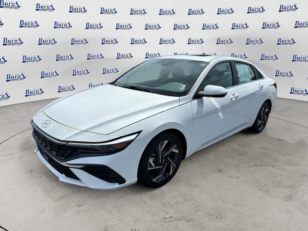 Used 2025 Hyundai Elantra SEL FWD image 3