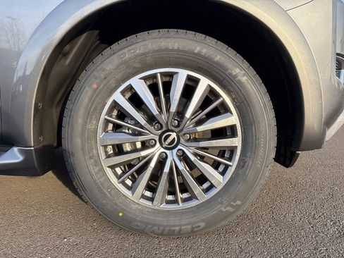 Used 2023 Nissan Armada SL image 9