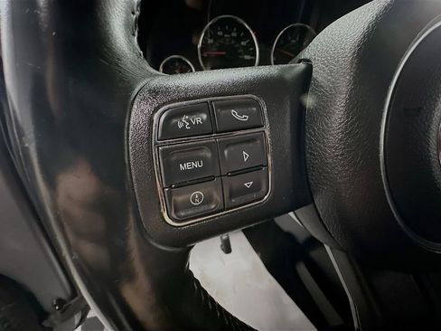 Used 2014 Jeep Wrangler Unlimited Sahara w/ Dual Top Group AWD/4WD image 27