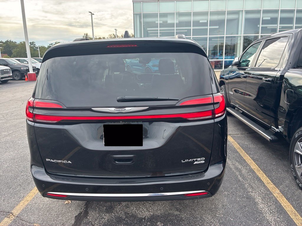 Used 2022 Chrysler Pacifica Limited AWD/4WD image 4