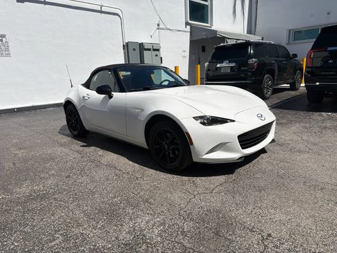Used 2020 MAZDA MX-5 Miata Sport RWD image 3