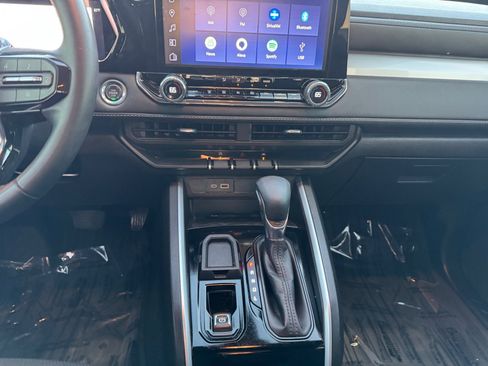 Used 2024 Chevrolet Colorado LT w/ LT Convenience Package image 11