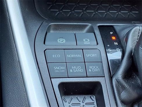 Used 2022 Toyota RAV4 XLE image 13