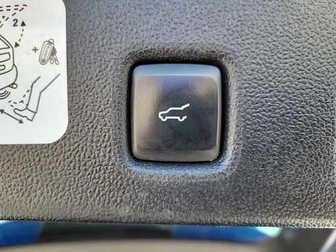 Used 2020 Ford Escape Titanium w/ Titanium Premium Package 2.0 AWD/4WD image 10