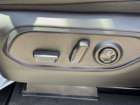 Certified 2025 Jeep Grand Cherokee Altitude AWD/4WD image 18