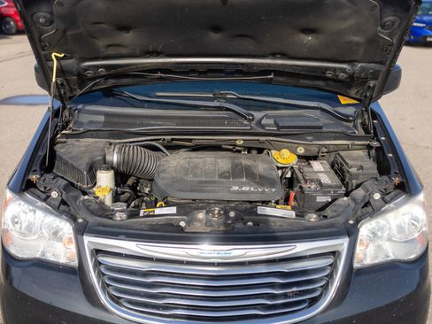 Used 2015 Chrysler Town & Country Touring w/ Driver Convenience Group image 20