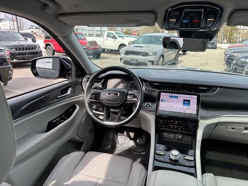 Used 2023 Jeep Grand Cherokee L Overland w/ Luxury Tech Group IV image 35