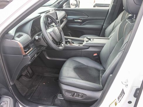 Used 2025 Toyota Grand Highlander AWD Hybrid image 18