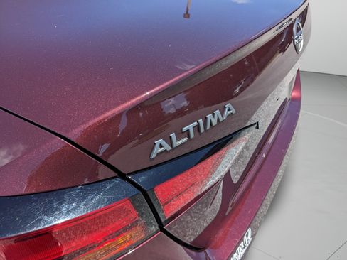 Used 2025 Nissan Altima 2.5 SV FWD image 40
