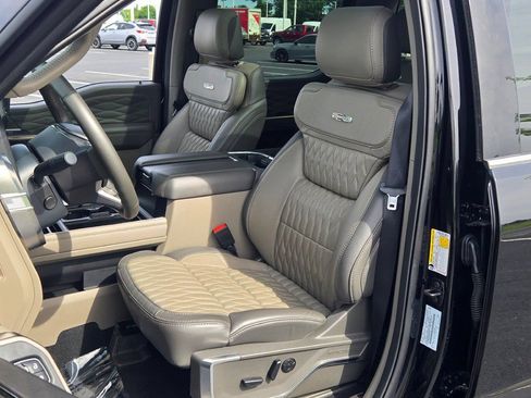 Certified 2025 Ford F450 Platinum w/ Platinum Plus Package AWD/4WD image 31