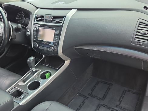 Used 2013 Nissan Altima 3.5 SL w/ Technology Pkg FWD image 16