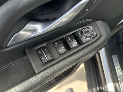 Used 2023 GMC Yukon Denali image 15