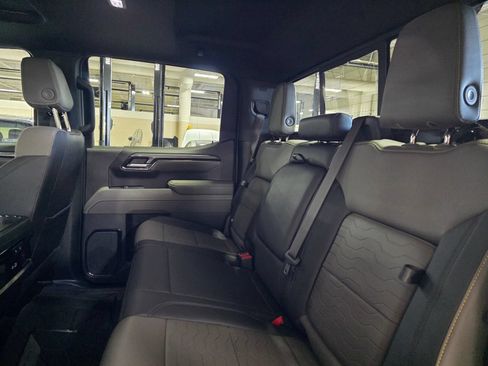 Used 2023 Chevrolet Silverado 1500 ZR2 w/ Technology Package AWD/4WD image 18