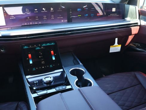 Used 2026 Cadillac Escalade Sport w/ LPO, Floor Liner Package image 18