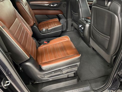 Used 2023 GMC Yukon XL Denali Ultimate AWD/4WD image 46