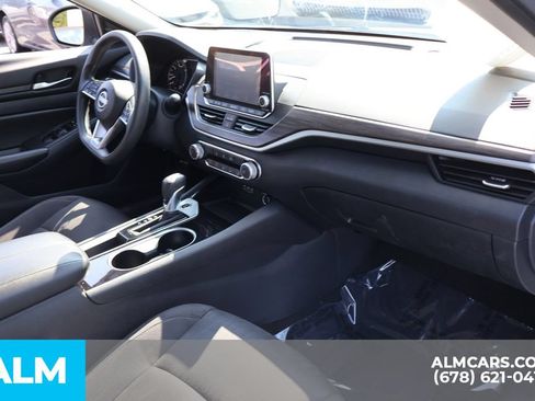 Used 2024 Nissan Altima 2.5 SV FWD image 27