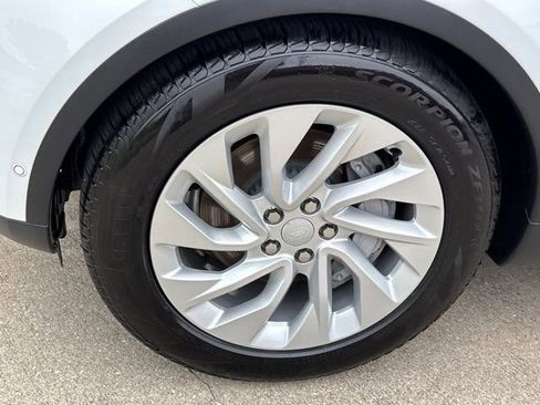 Used 2024 Land Rover Discovery S AWD/4WD image 14
