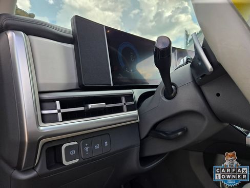 Used 2025 Hyundai Santa Fe SEL FWD image 28