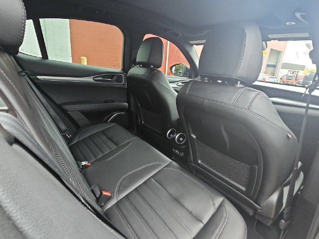 Used 2022 Alfa Romeo Stelvio Veloce AWD/4WD image 42