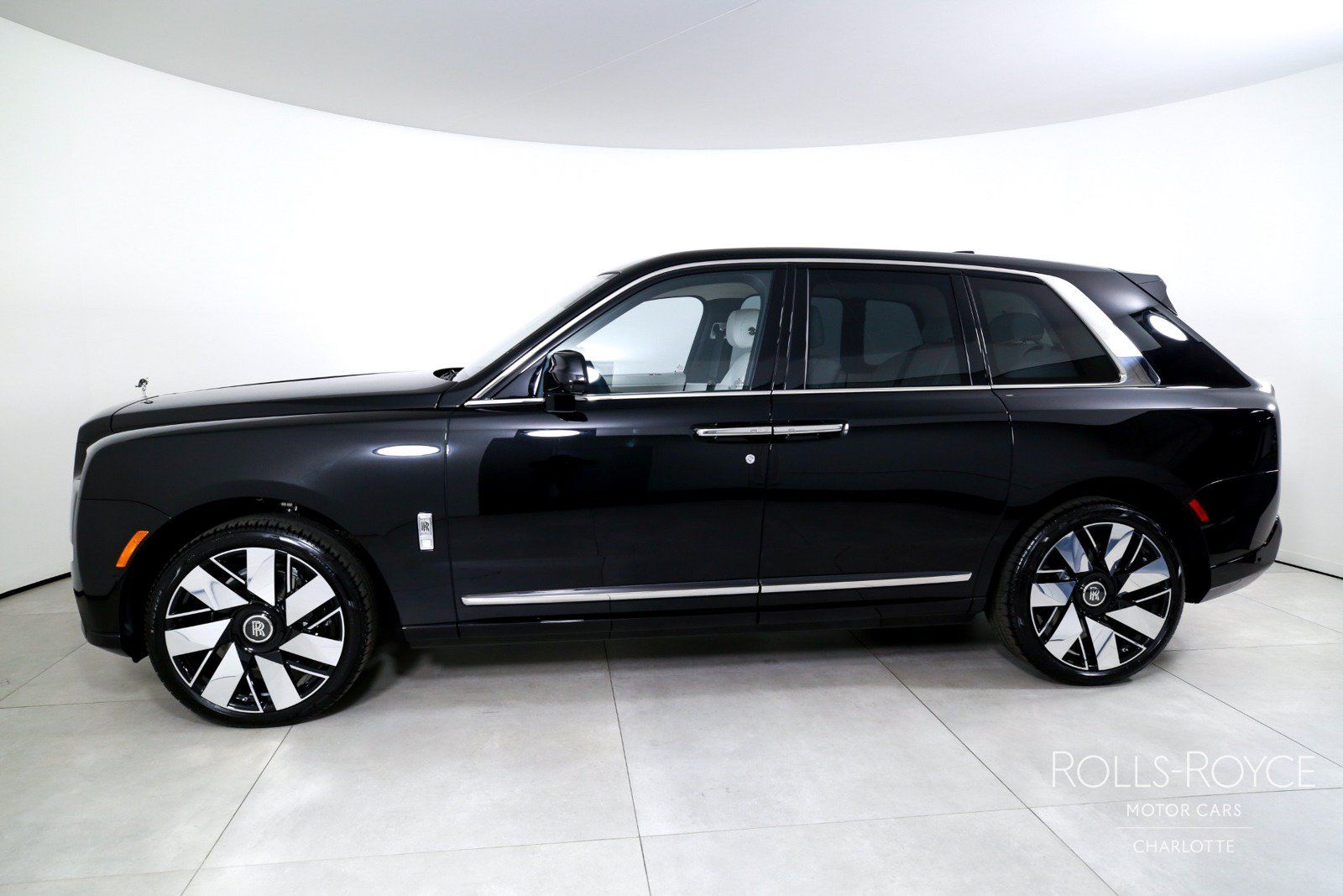 New 2026 Rolls-Royce Cullinan AWD/4WD image 3