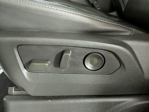 Used 2021 Chevrolet Tahoe Z71 w/ Z71 Signature Package image 18