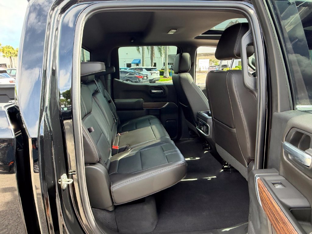 Used 2019 Chevrolet Silverado 1500 High Country w/ Technology Package AWD/4WD image 16