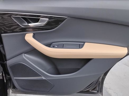 Certified 2025 Audi Q7 Premium Plus image 24