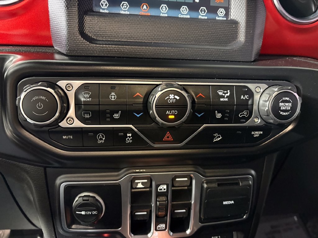 Used 2020 Jeep Wrangler Unlimited Rubicon w/ Cold Weather Group AWD/4WD image 17