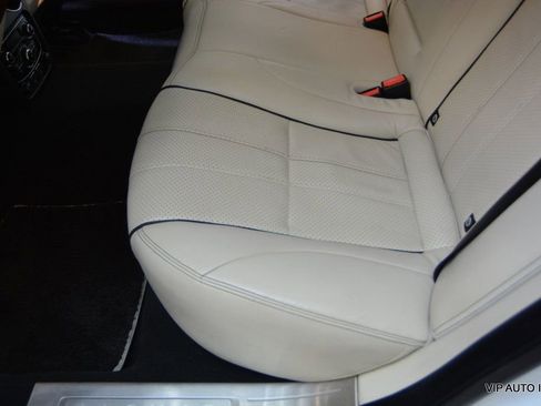 Used 2012 Jaguar XJ L image 25