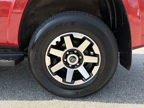 Certified 2024 Toyota 4Runner TRD Off-Road Premium image 32