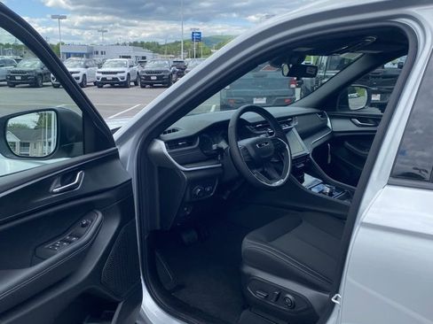 New 2025 Jeep Grand Cherokee L Laredo w/ Luxury Tech Group I image 14