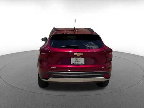 Used 2025 Chevrolet Trax LT FWD image 10