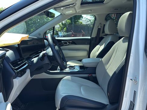 Used 2025 Kia Carnival SX Prestige FWD image 9