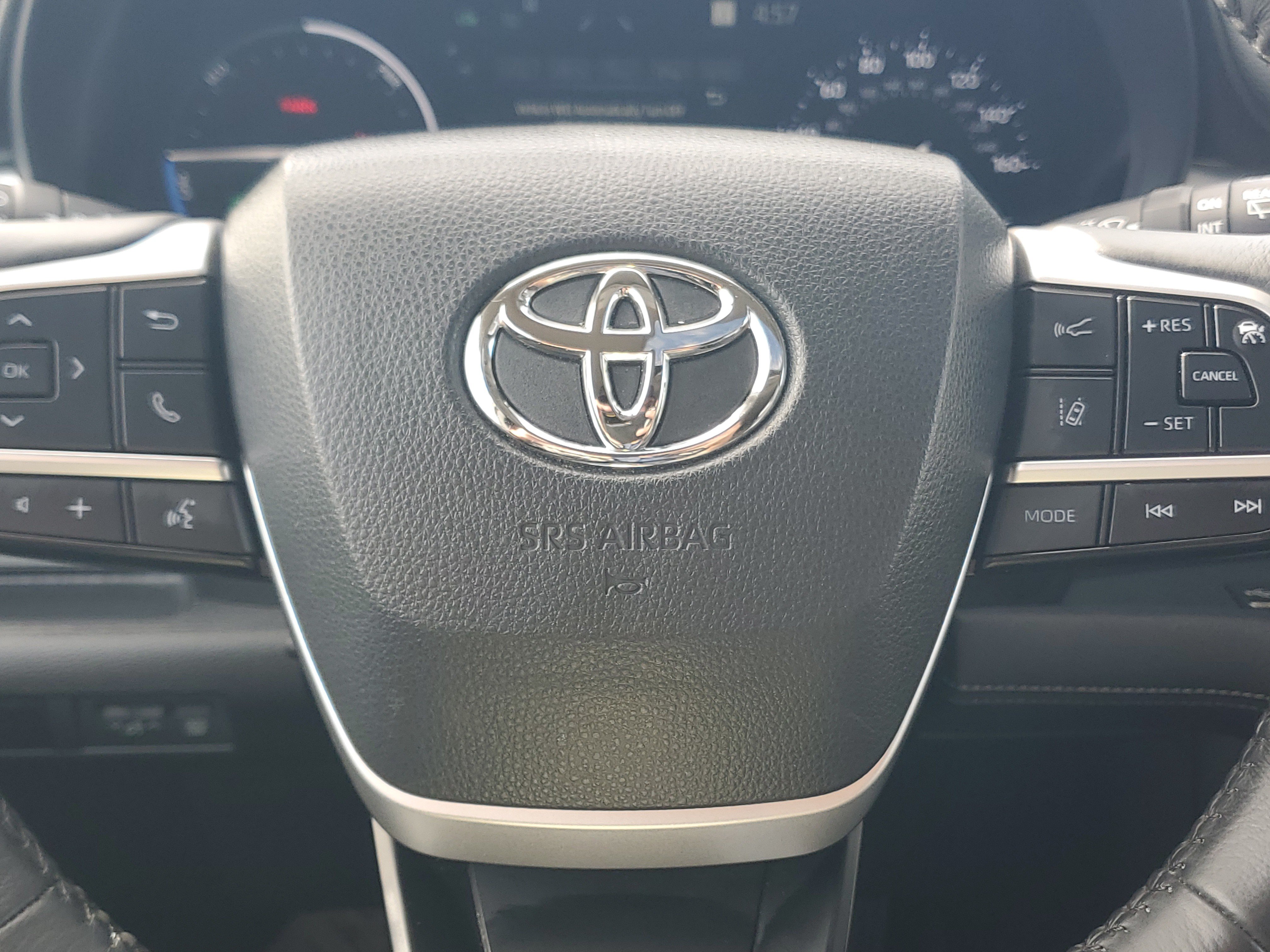 Certified 2025 Toyota Sienna XLE FWD image 26