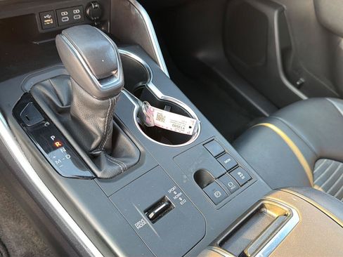 Used 2023 Toyota Highlander XSE FWD image 29