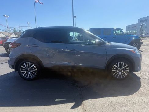 Used 2021 Nissan Kicks SV FWD image 2
