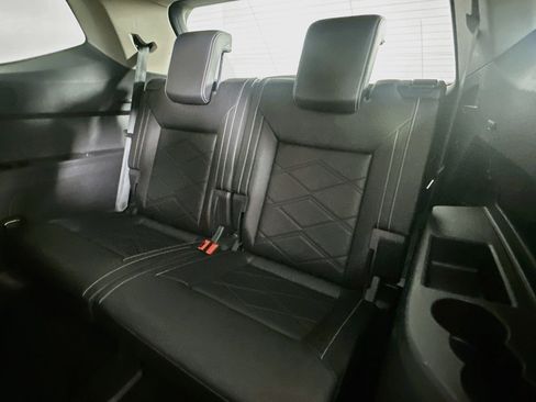 Used 2025 Volkswagen Atlas SE FWD image 28