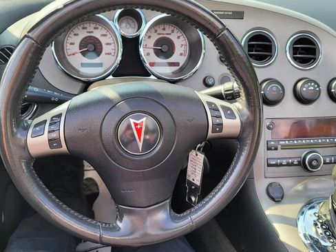Used 2007 Pontiac Solstice Convertible w/ Premium Package RWD image 21