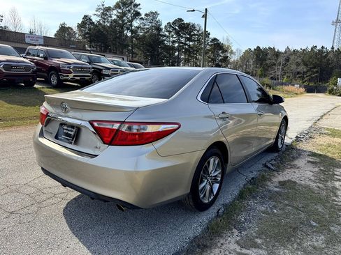 Used 2017 Toyota Camry SE image 5