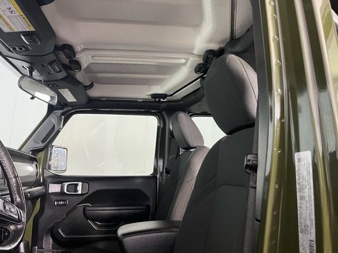 Used 2023 Jeep Wrangler Unlimited w/ Cold Weather Group image 19