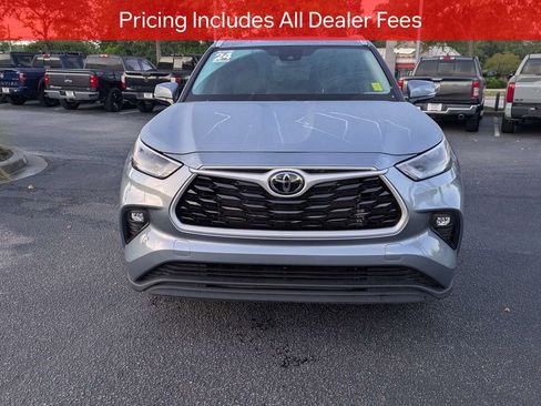 Certified 2024 Toyota Highlander XLE FWD image 10