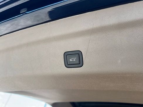 Used 2023 GMC Yukon XL Denali w/ Denali Reserve Package RWD image 14