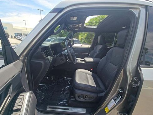 Used 2024 Lexus GX 550 w/ Cold Area Package AWD/4WD image 8